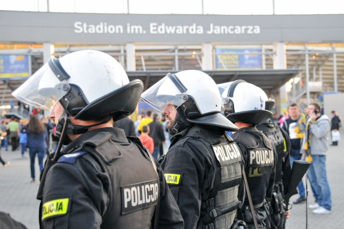 2/6 Policjanci zabezpieczali mecz żużlowy z Wrocławiem