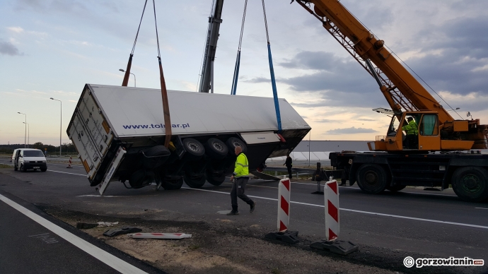 12/13 Wyciąganie ciężarówki z rowu na S3