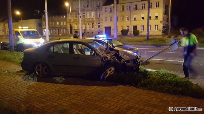 6/8 Rozbity saab na ul. Sikorskiego