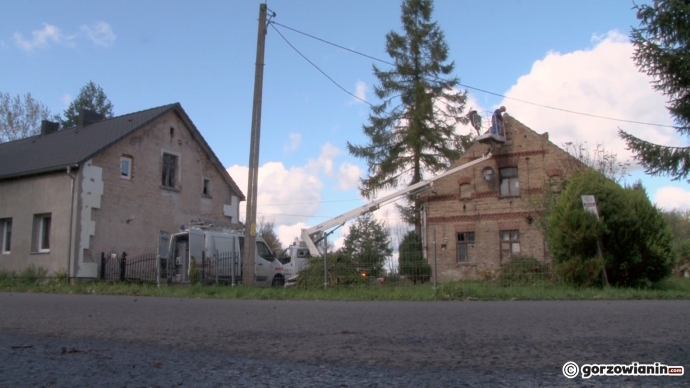 6/10 Wiele miejscowości wciąż jest bez prądu