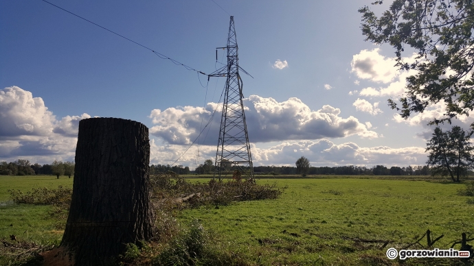 7/10 Wiele miejscowości wciąż jest bez prądu