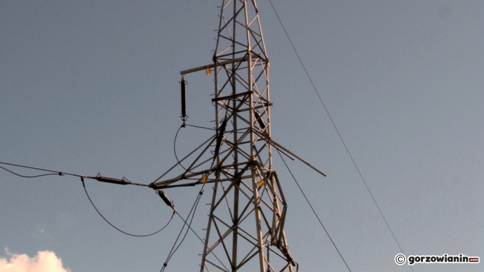 8/10 Wiele miejscowości wciąż jest bez prądu