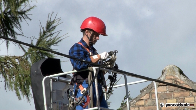 10/10 Wiele miejscowości wciąż jest bez prądu