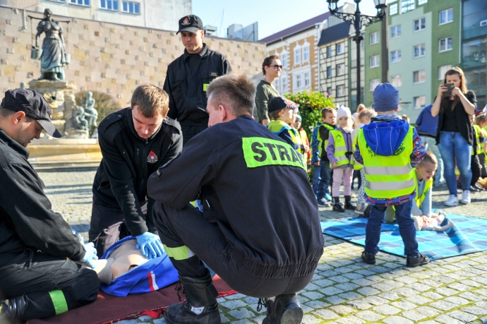 5/17 Gorzowscy policjanci i Europejski Dzień Przywracania Czynności Serca