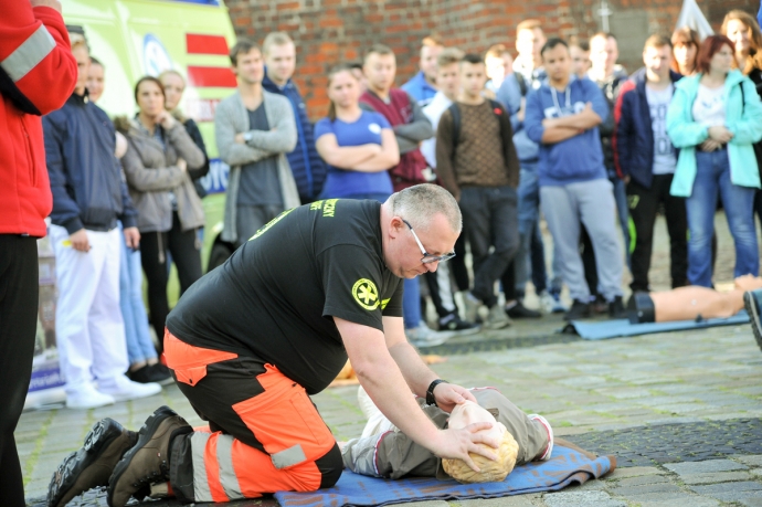 7/17 Gorzowscy policjanci i Europejski Dzień Przywracania Czynności Serca