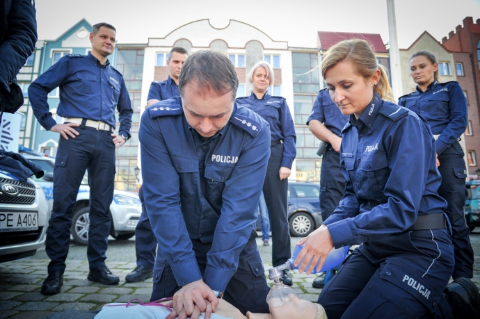 13/17 Gorzowscy policjanci i Europejski Dzień Przywracania Czynności Serca