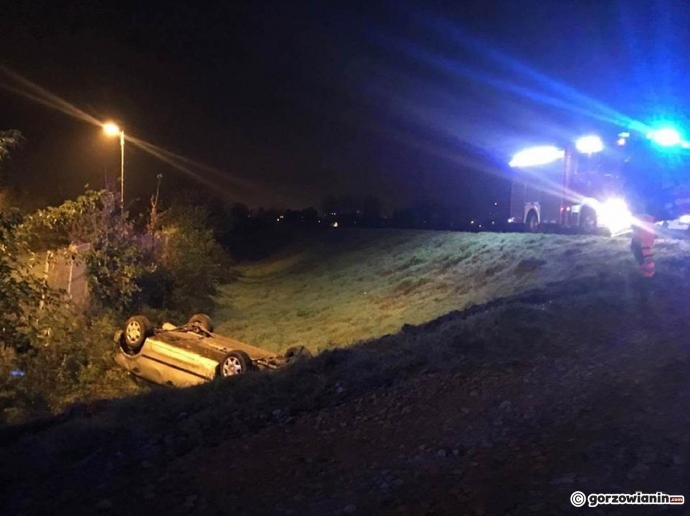 4/5 Auto dachowało i wylądowało w rowie