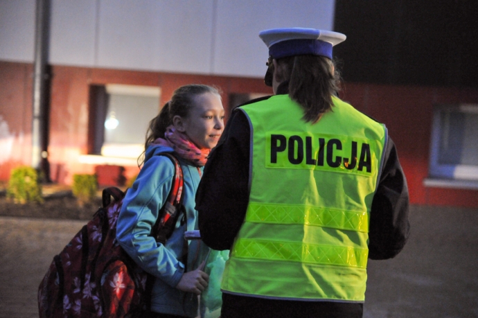 1/17 Policjanci rozdawali odblaski 