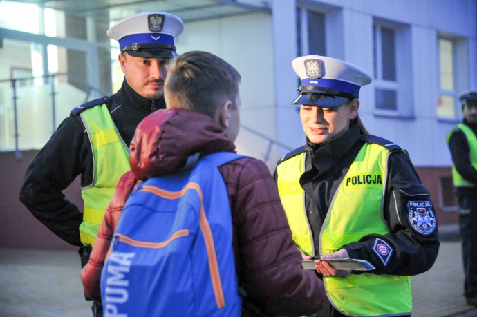 4/17 Policjanci rozdawali odblaski 