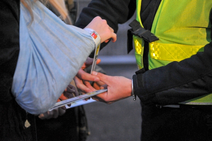 14/17 Policjanci rozdawali odblaski 