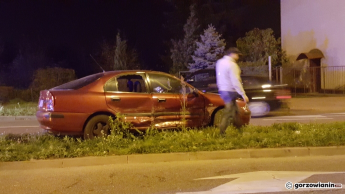 7/8 Nissan wymusił na rondzie Wyszyńskiego