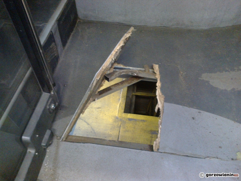 6/7 Zniszczony autobus T2