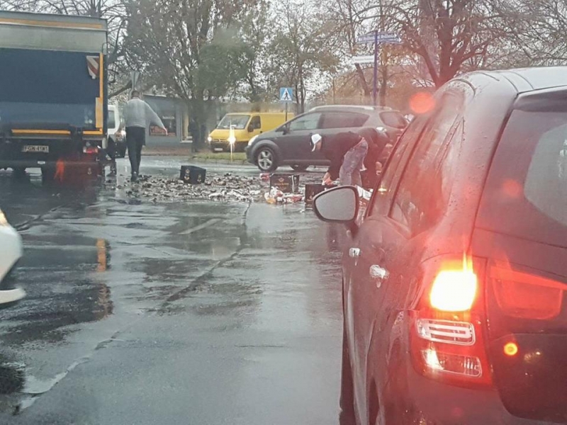 12/12 Piwo wypadło z ciężarówki na jezdnię