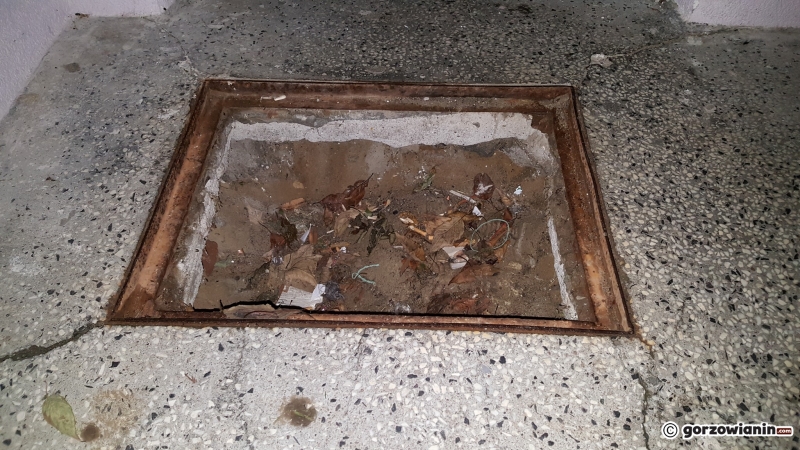 4/6 Zniszczona klatka na Ogińskiego