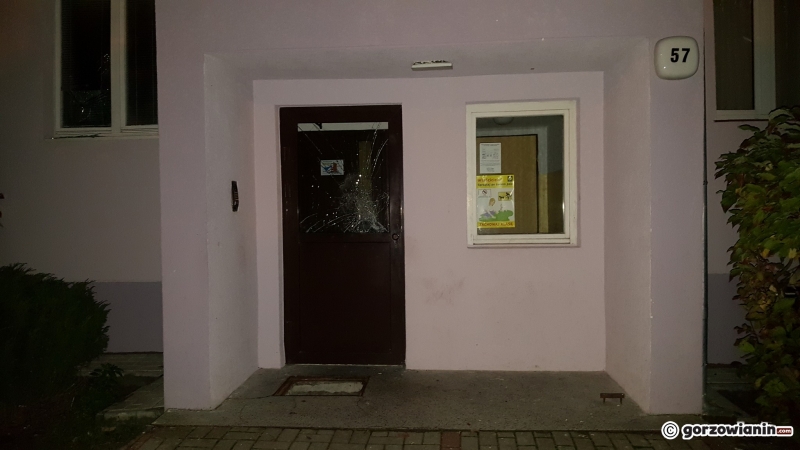 5/6 Zniszczona klatka na Ogińskiego