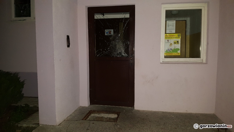 6/6 Zniszczona klatka na Ogińskiego