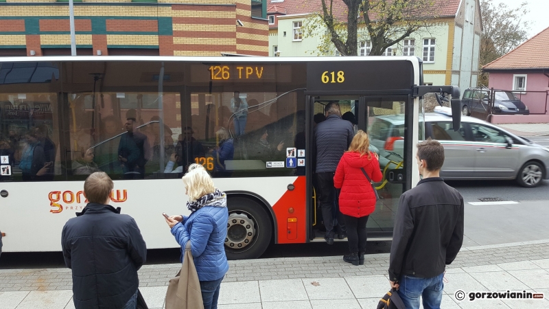 3/9 Przepełnione autobusy w kierunku KSSSE