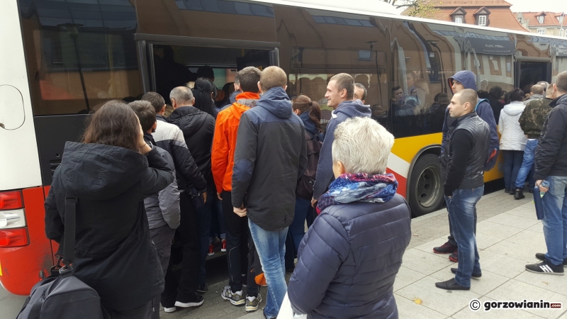 8/9 Przepełnione autobusy w kierunku KSSSE