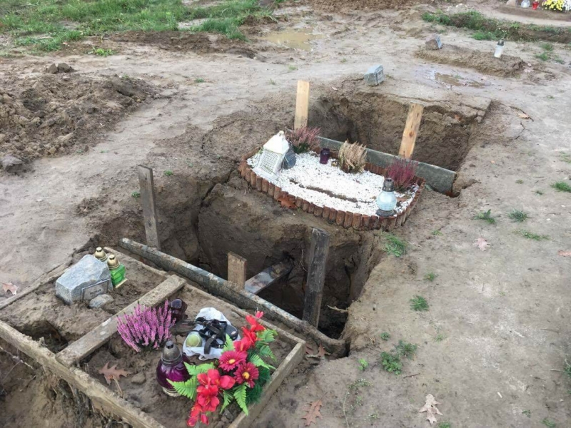 10/10 Zapadające się groby na Polanie Przyjaciół