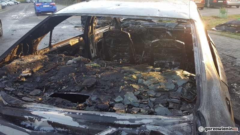 8/12 Na Zawarciu spłonęły trzy samochody