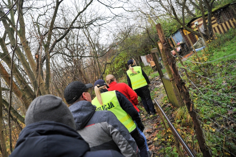 4/9 Policjanci sprawdzają miejsca przebywania bezdomnych