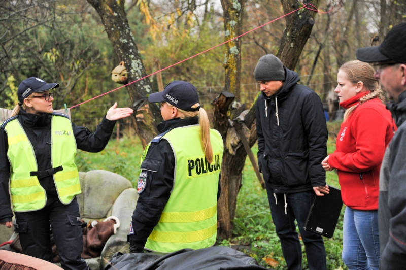 8/9 Policjanci sprawdzają miejsca przebywania bezdomnych