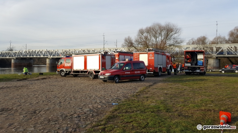 5/5 Poszukiwania auta, które wpadło do rzeki