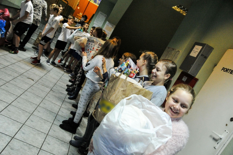 3/12 Policjanci zorganizowali zbiórkę dla potrzebujących