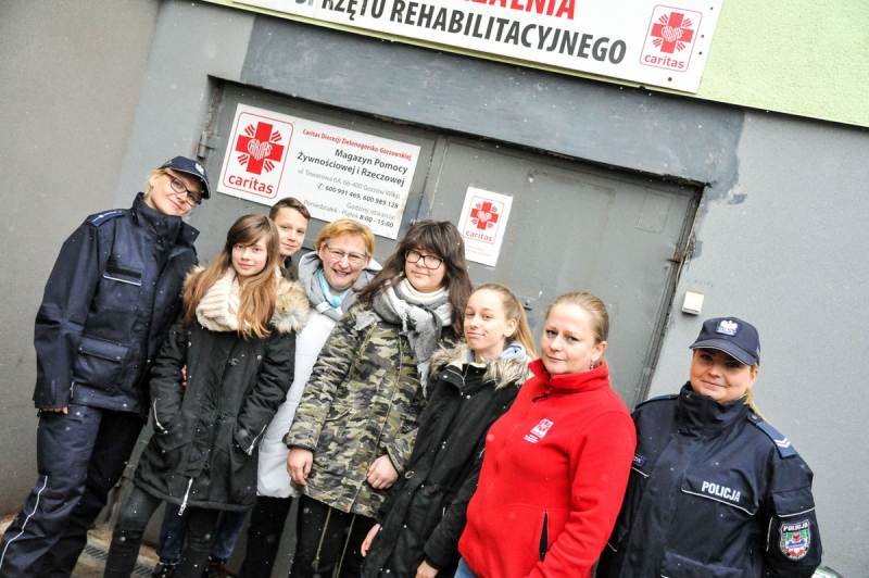 12/12 Policjanci zorganizowali zbiórkę dla potrzebujących