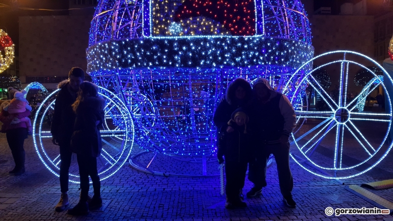 5/15 Ciężarówka coca-coli przyciągnęła tłumy