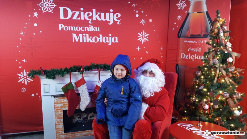 12/15 Ciężarówka coca-coli przyciągnęła tłumy