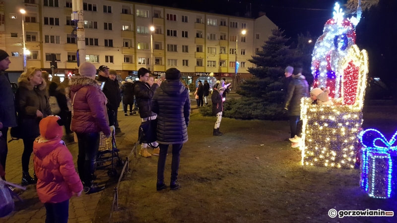 14/15 Ciężarówka coca-coli przyciągnęła tłumy