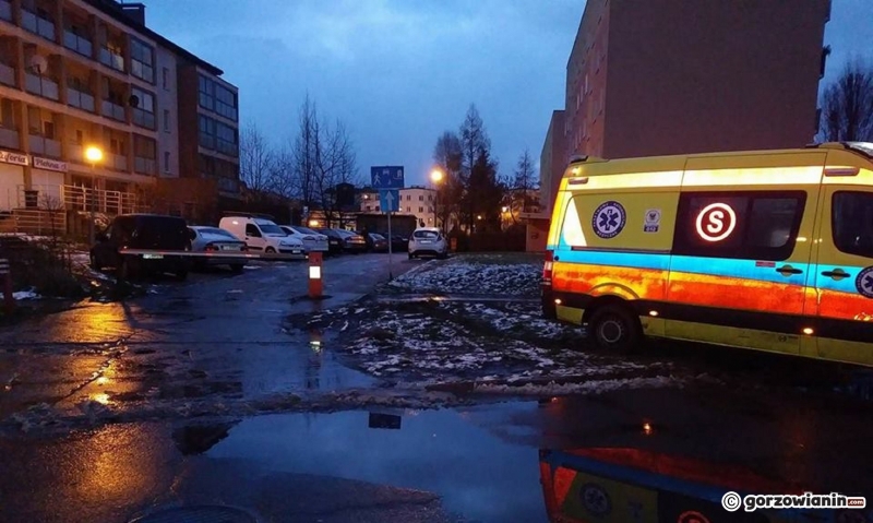 3/5 Karetka zawiesiła się na kamieniu