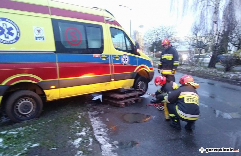 5/5 Karetka zawiesiła się na kamieniu