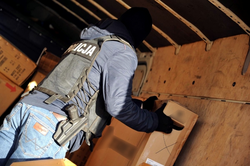 6/12 Policjanci odzyskali skradziony towar