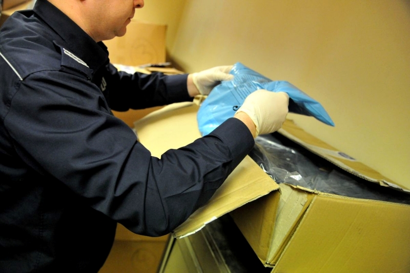 8/12 Policjanci odzyskali skradziony towar