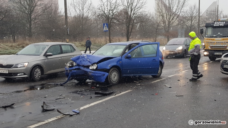 2/6 Zderzenie dwóch aut na Piłsudskiego