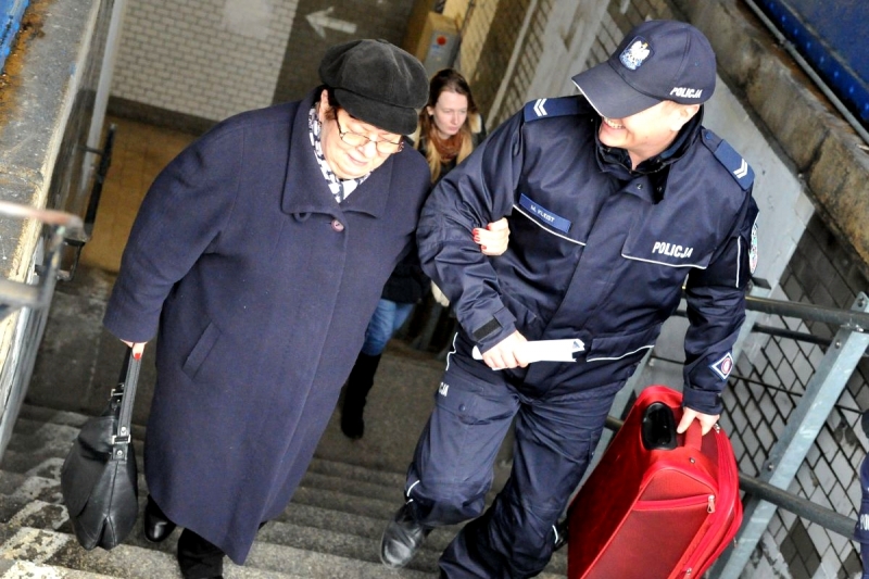 7/16 Dbają o bezpieczeństwo podczas świątecznych podróży 