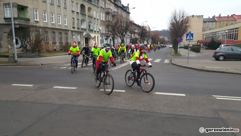 7/18 Mikołaje na rowerach przejechali przez Gorzów