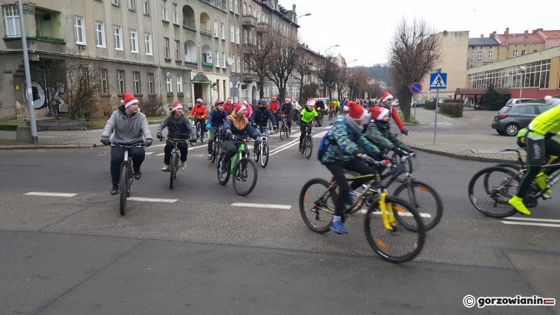 8/18 Mikołaje na rowerach przejechali przez Gorzów