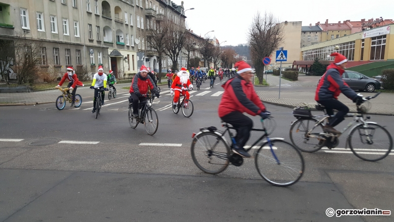 10/18 Mikołaje na rowerach przejechali przez Gorzów