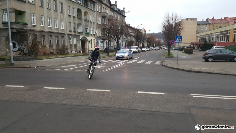 13/18 Mikołaje na rowerach przejechali przez Gorzów