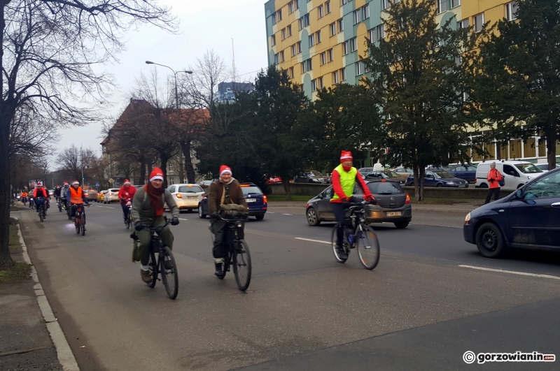 14/18 Mikołaje na rowerach przejechali przez Gorzów