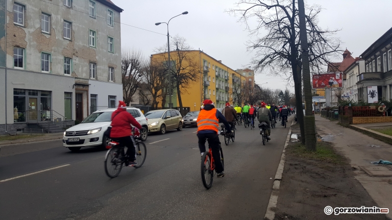 17/18 Mikołaje na rowerach przejechali przez Gorzów