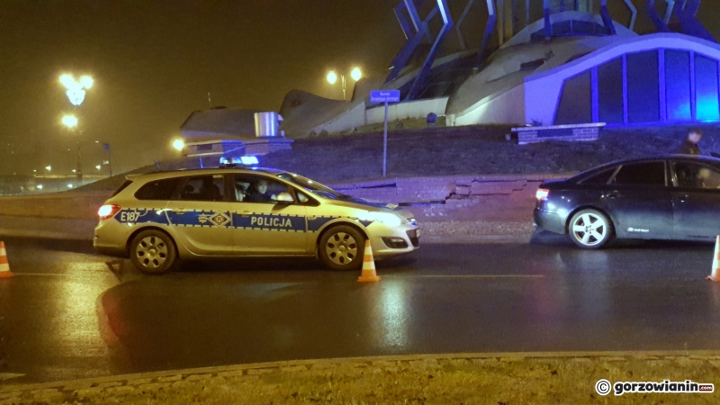 3/5 Kolizja na rondzie przy Nova Park