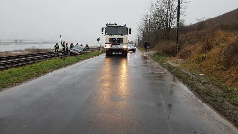 5/6 BMW na torach kolejowych 