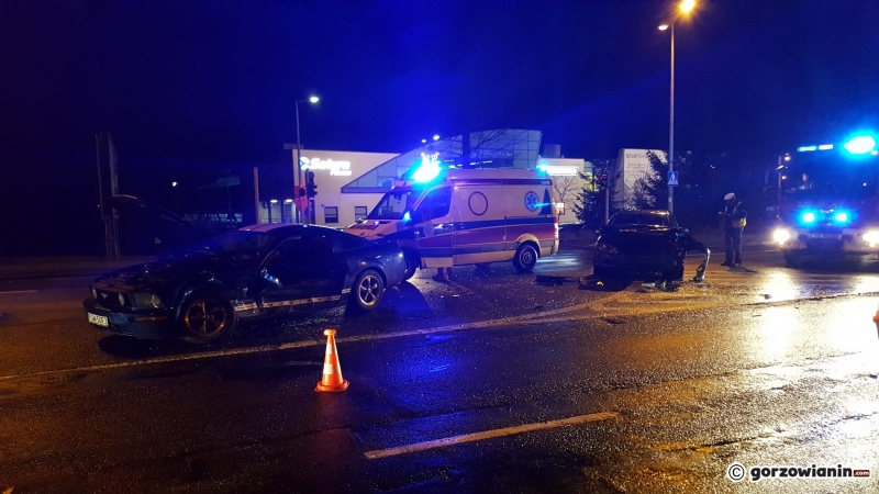 4/8 Zderzenie dwóch aut na Słowiańskiej