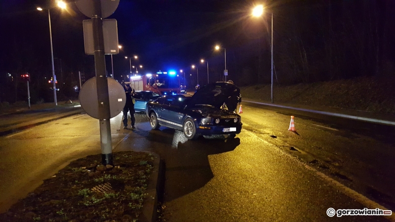 8/8 Zderzenie dwóch aut na Słowiańskiej