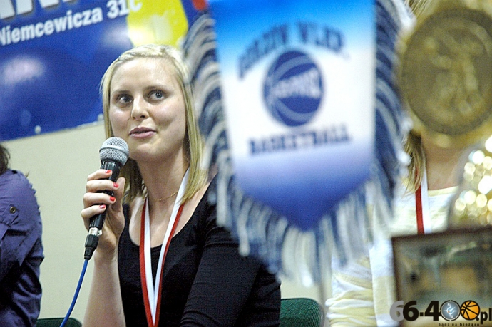 8/39 Spotkanie kibiców z koszykarkami KSSSE AZS PWSZ Gorzów