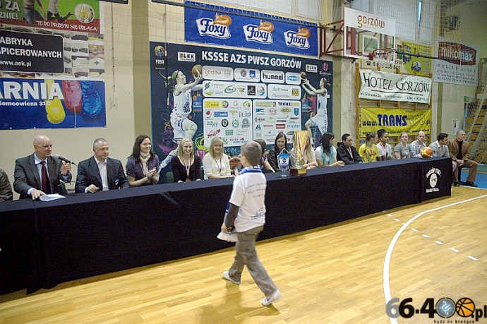 15/39 Spotkanie kibiców z koszykarkami KSSSE AZS PWSZ Gorzów